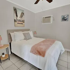 Sf Unit 3 - *across From Beach - Spacious Kitchen/living & Bdr Apartment